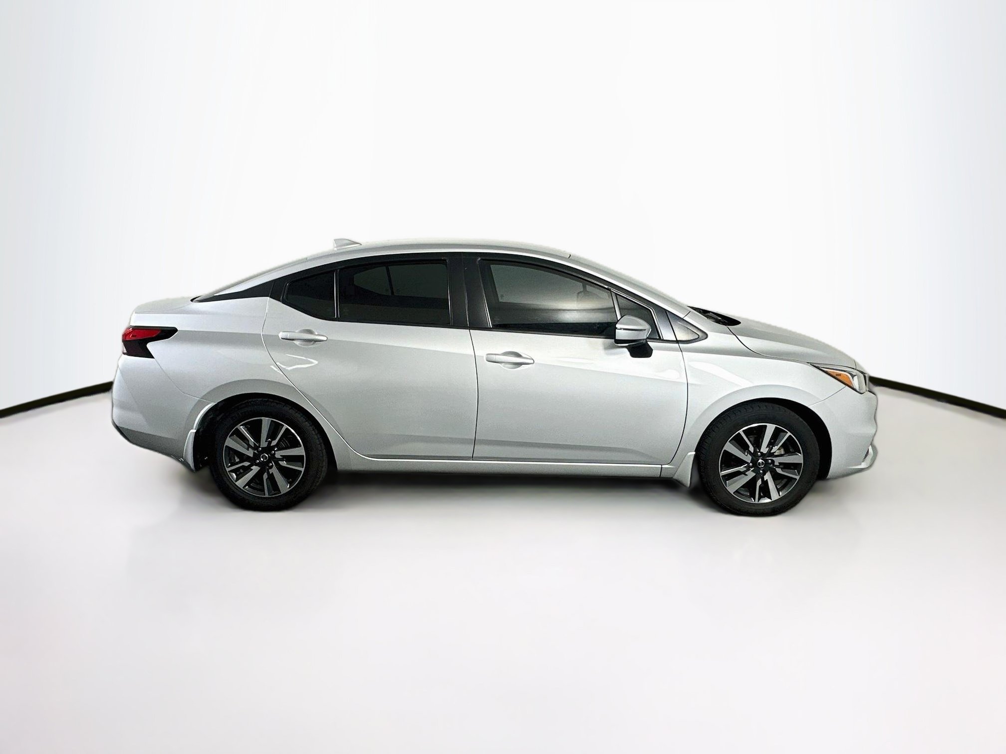 Used 2021 Nissan Versa SV FWD image 10
