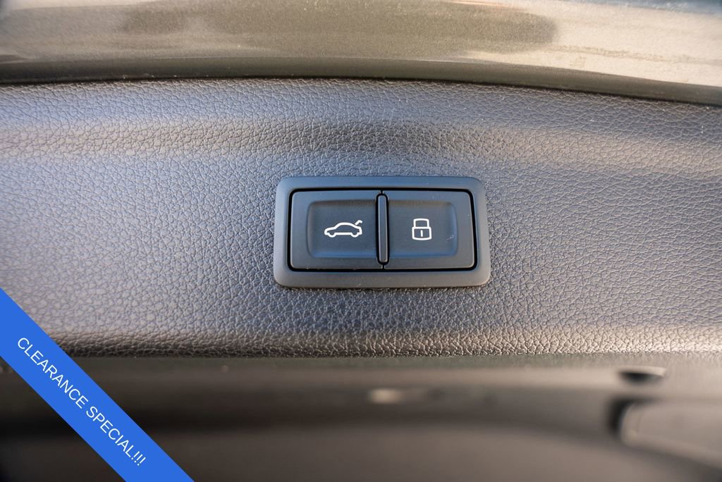 Used 2024 Audi Q3 2.0T Premium image 11