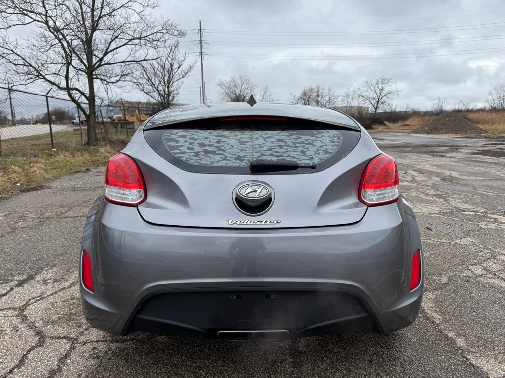 Used 2016 Hyundai Veloster FWD image 4