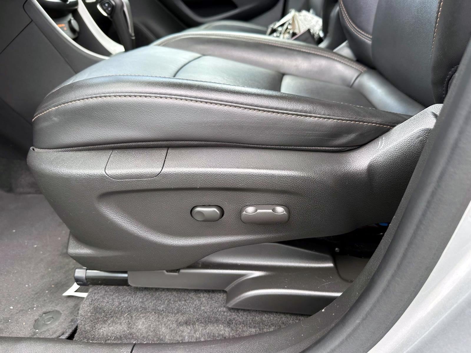Used 2021 Chevrolet Trax LT w/ Redline Edition AWD/4WD image 10