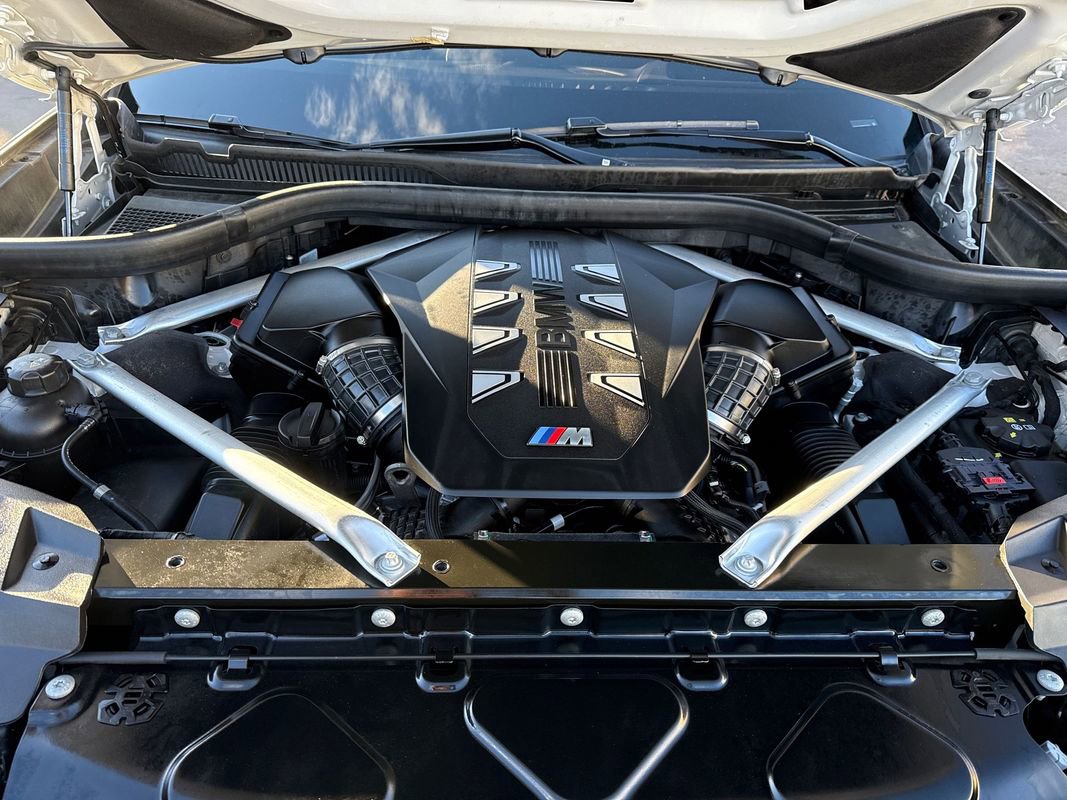 Used 2024 BMW X7 M60i w/ Executive Package image 9