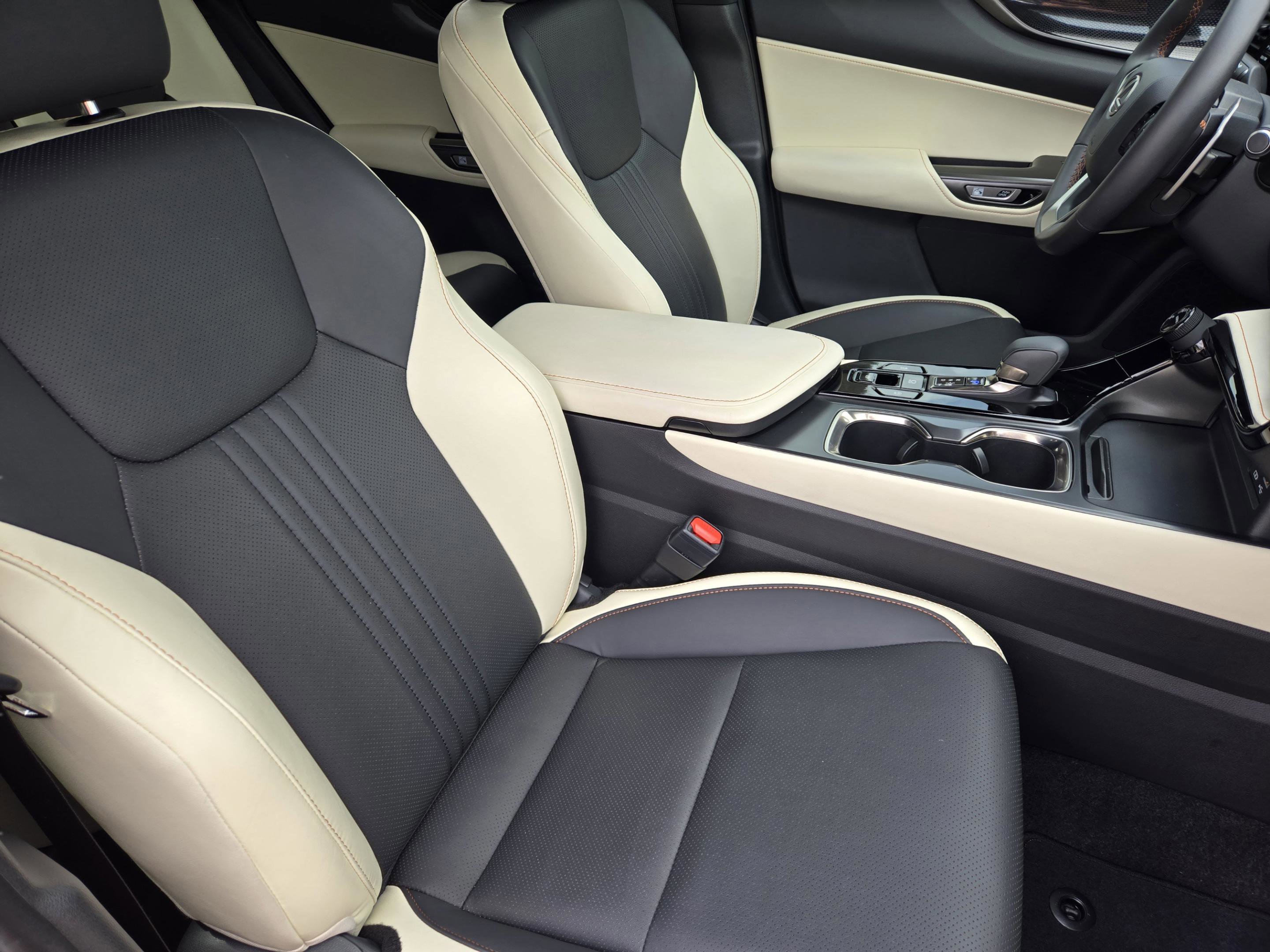 Used 2024 Lexus NX 250 FWD w/ Towing Package (2000 Lbs) image 8