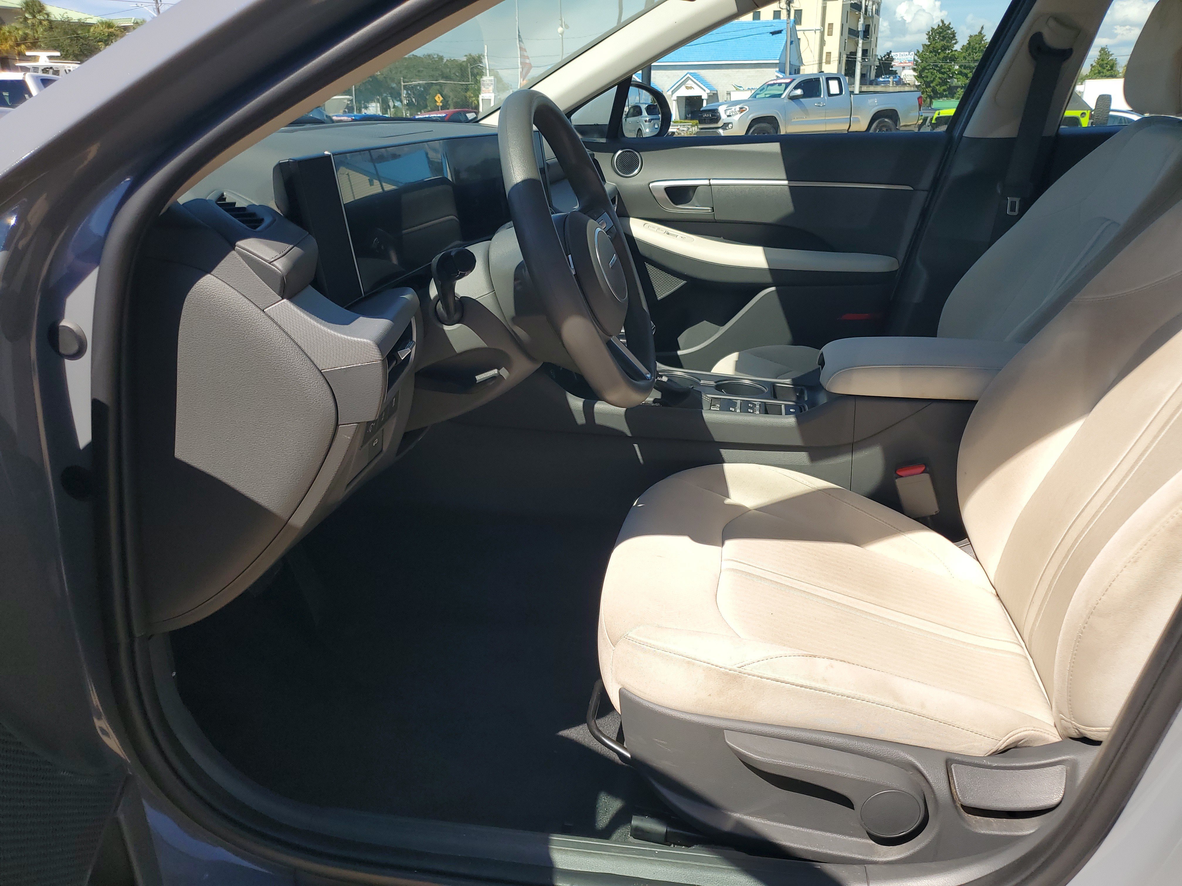 Used 2025 Hyundai Sonata SE FWD image 11