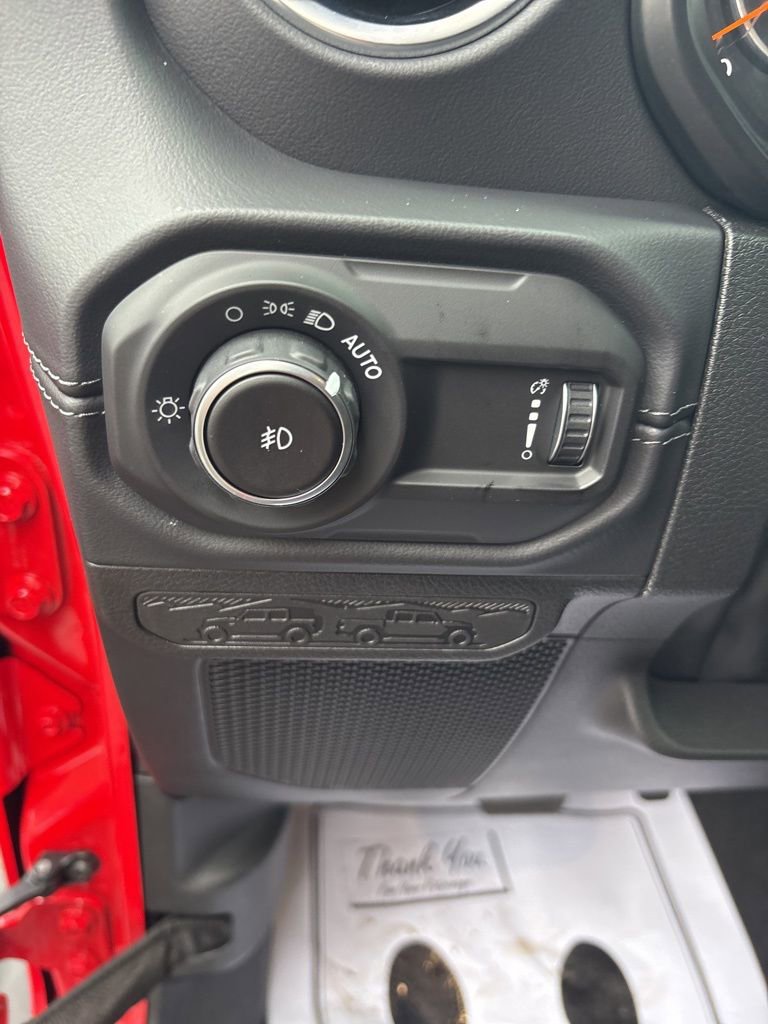 Used 2025 Jeep Wrangler Sahara image 34