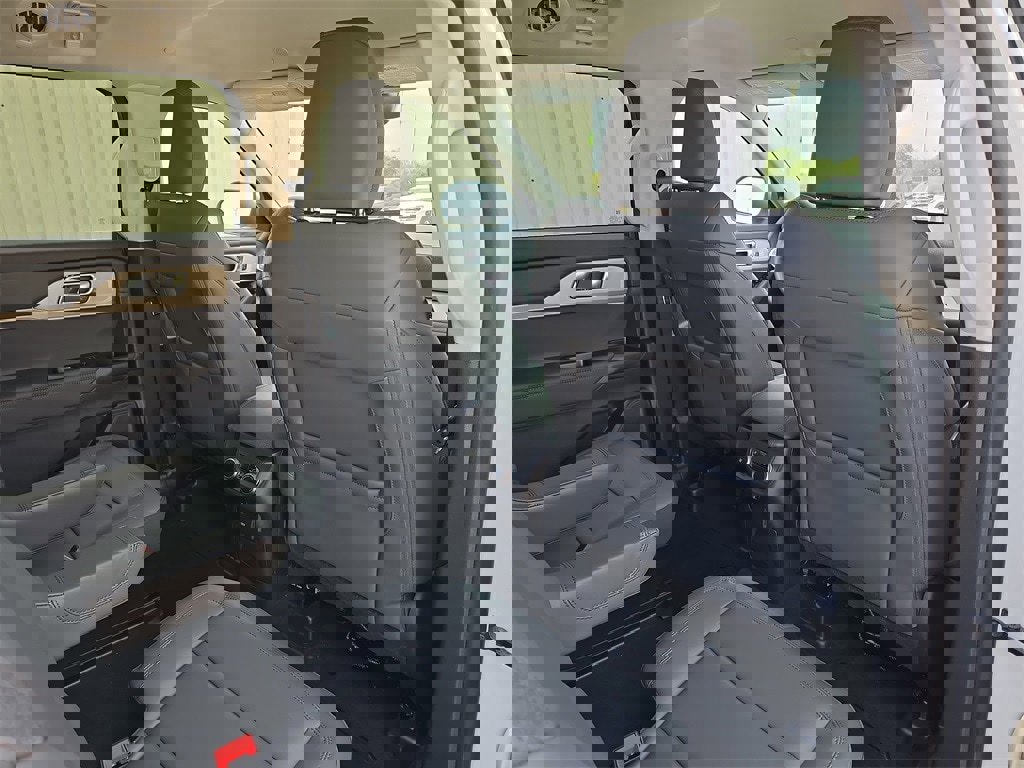 New 2025 Ford Explorer Active w/ Active Comfort Package image 11