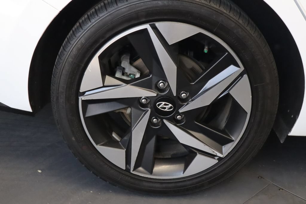 Used 2021 Hyundai Elantra Limited FWD image 11