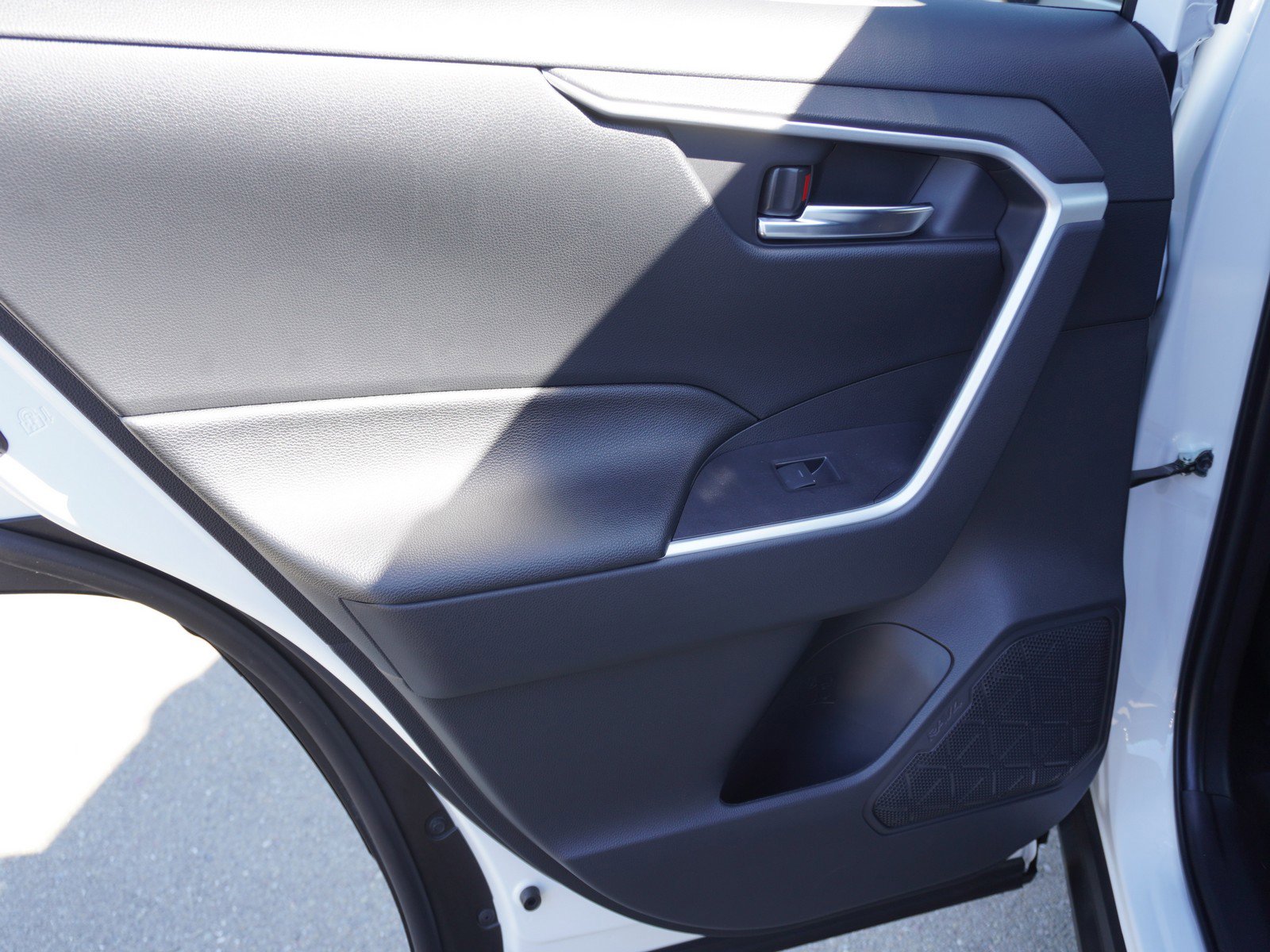 Used 2025 Toyota RAV4 SE image 14