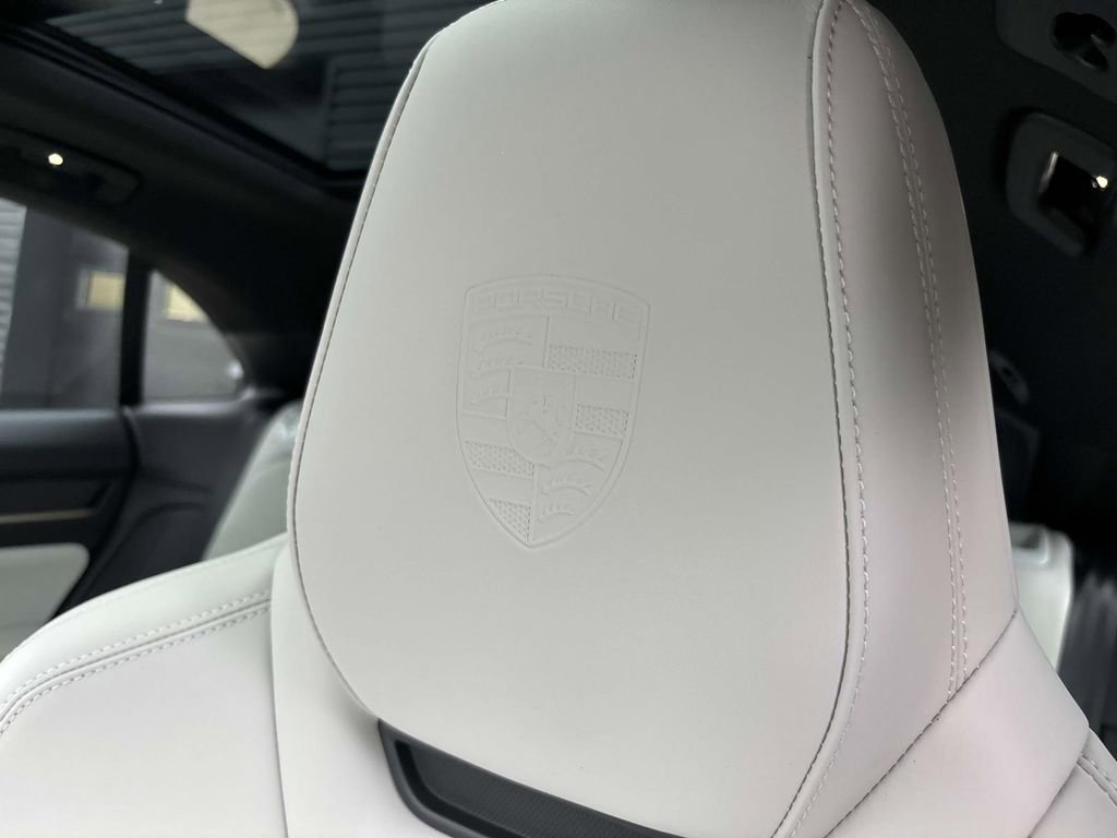 Used 2025 Porsche Macan 4 Electric image 22