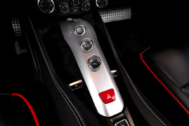 Used 2015 Ferrari California T RWD image 53