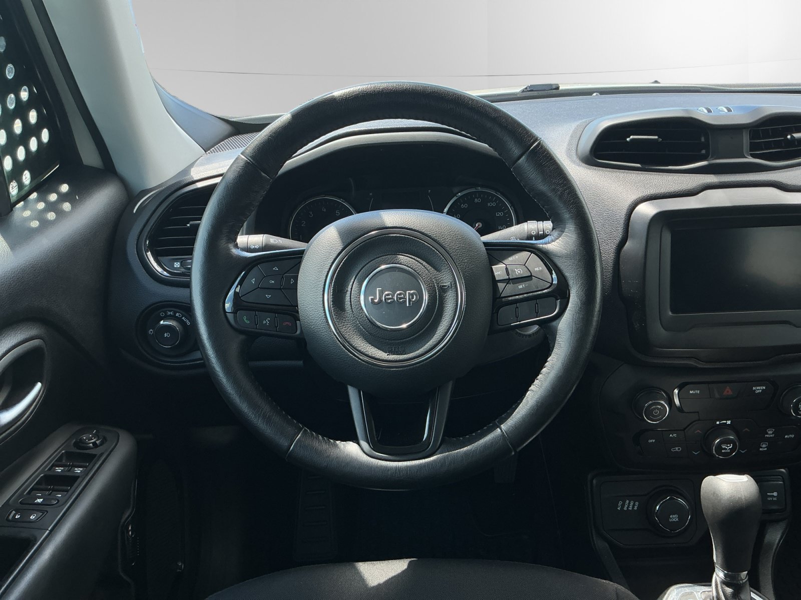 Used 2019 Jeep Renegade Altitude w/ Quick Order Package 2XM AWD/4WD image 12