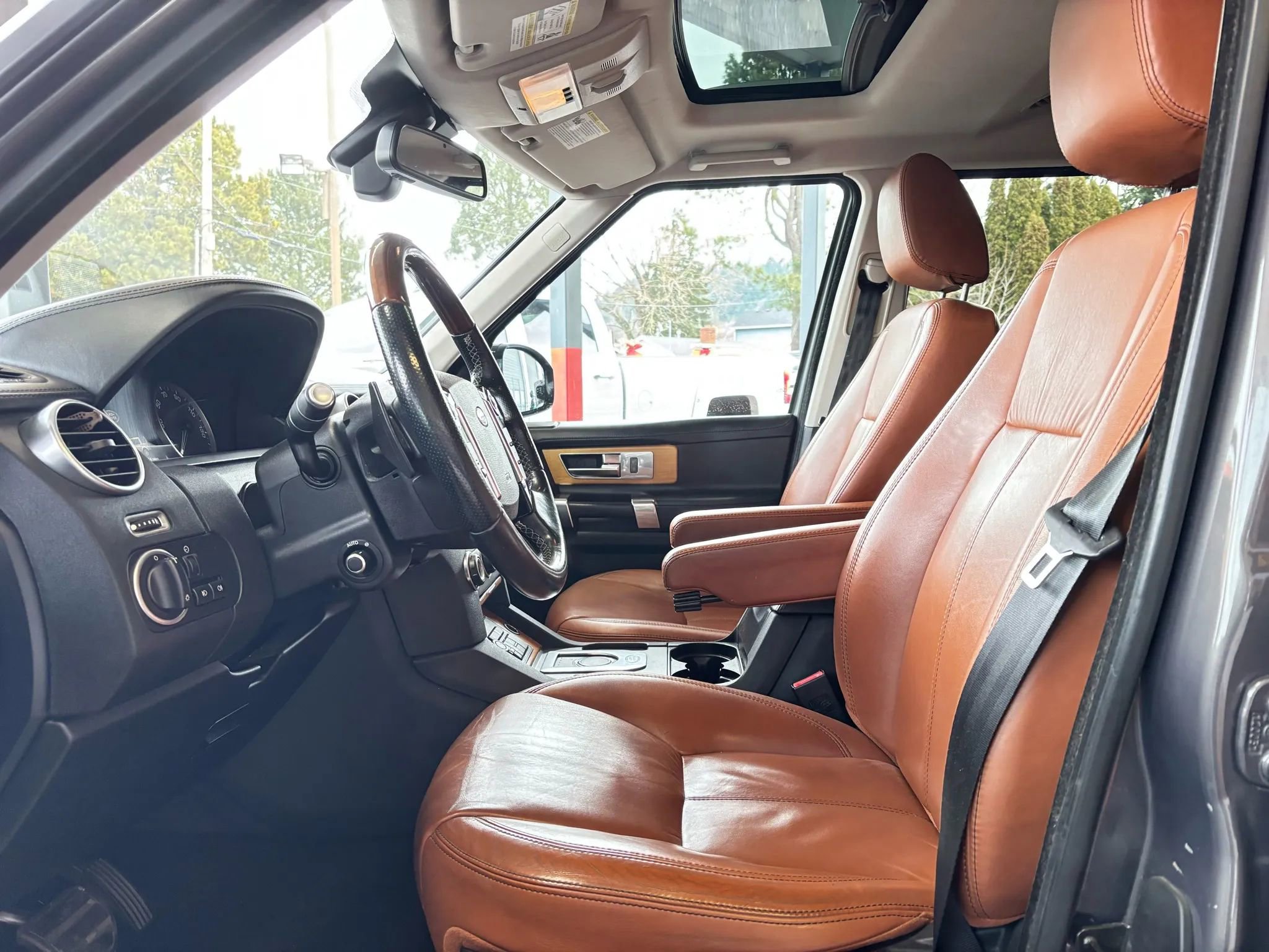 Used 2016 Land Rover LR4 HSE LUX image 13