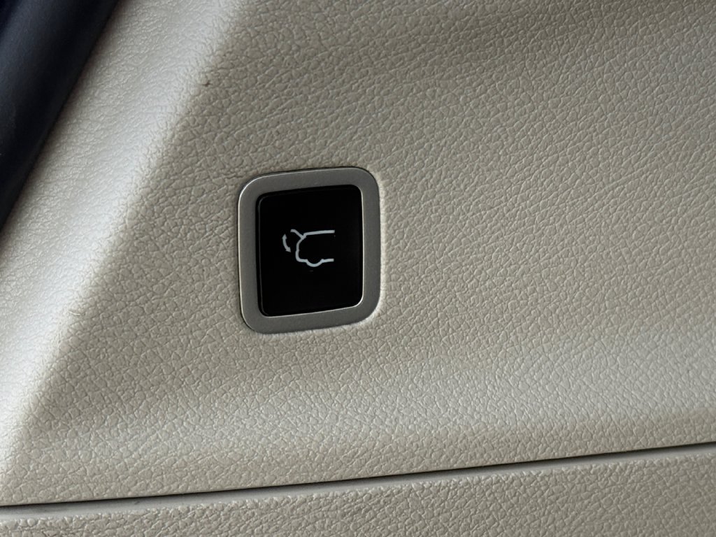 Used 2024 Chrysler Pacifica Limited FWD image 45