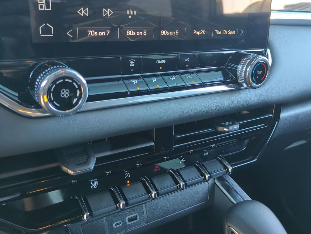 Used 2024 GMC Canyon Elevation image 17