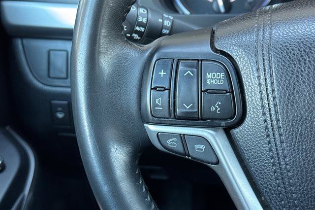 Used 2015 Toyota Highlander XLE FWD image 28