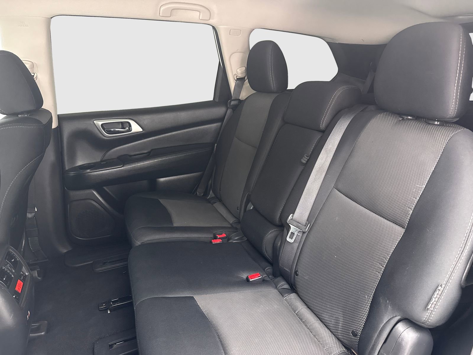 Used 2020 Nissan Pathfinder SV FWD image 37