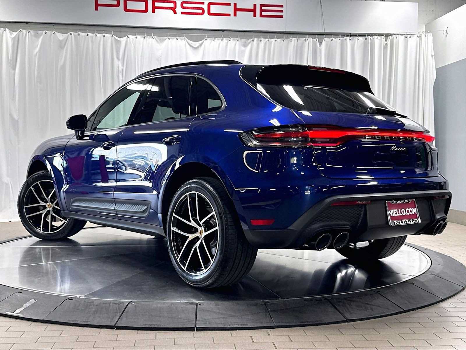 Used 2026 Porsche Macan AWD/4WD image 3