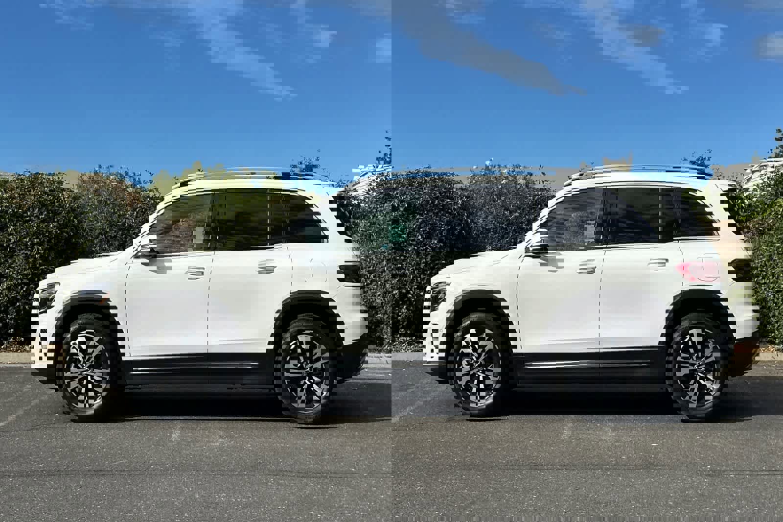 New 2025 Mercedes-Benz GLB 250 4MATIC image 6