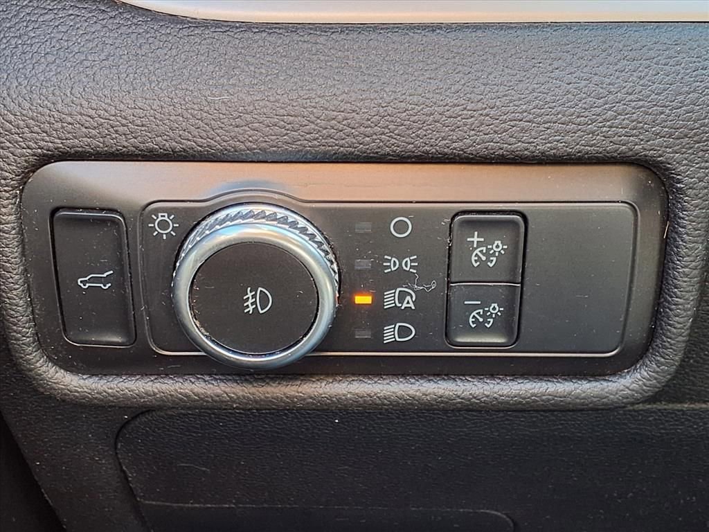 Used 2021 Ford Explorer XLT w/ Equipment Group 202A image 12