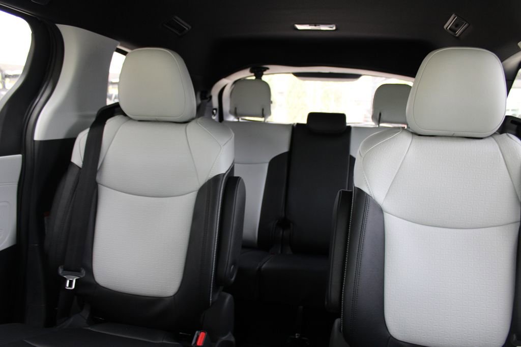 New 2026 Toyota Sienna XSE image 46