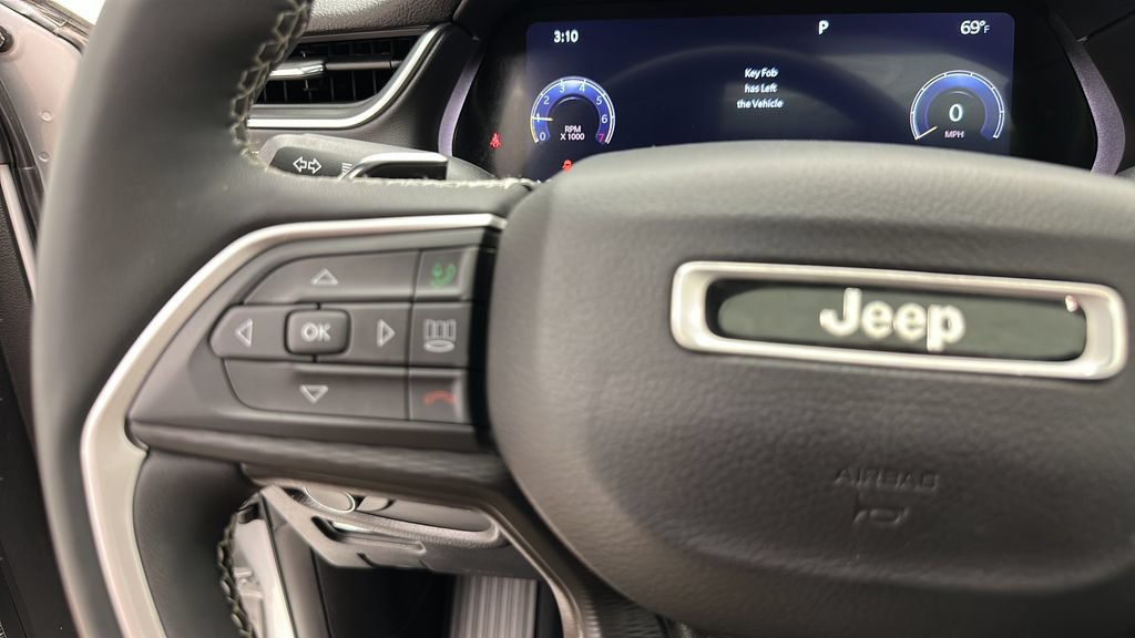 Used 2023 Jeep Grand Cherokee L Laredo AWD/4WD image 18