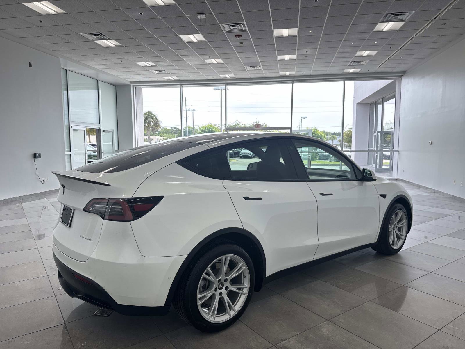 Used 2021 Tesla Model Y Long Range AWD/4WD image 5