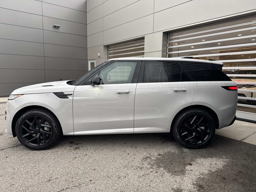 New 2026 Land Rover Range Rover Sport Dynamic SE AWD/4WD image 4