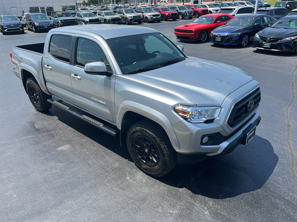 Used 2022 Toyota Tacoma SR5 AWD/4WD image 5