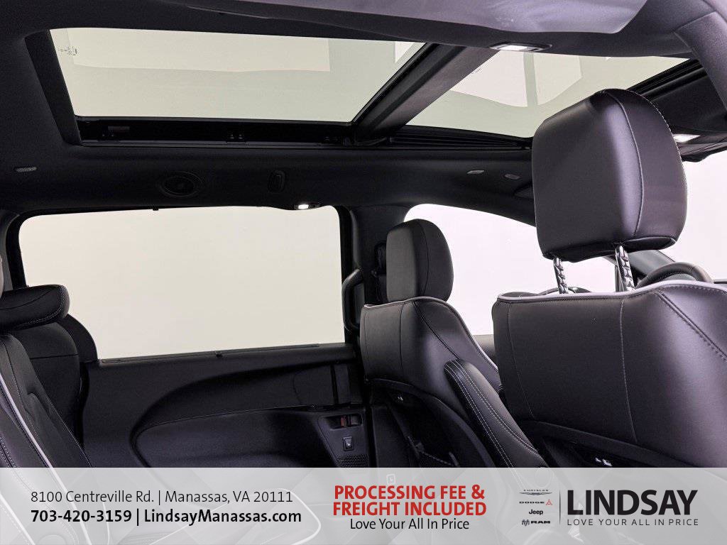 New 2026 Chrysler Pacifica Limited w/ S Appearance Package AWD/4WD image 9