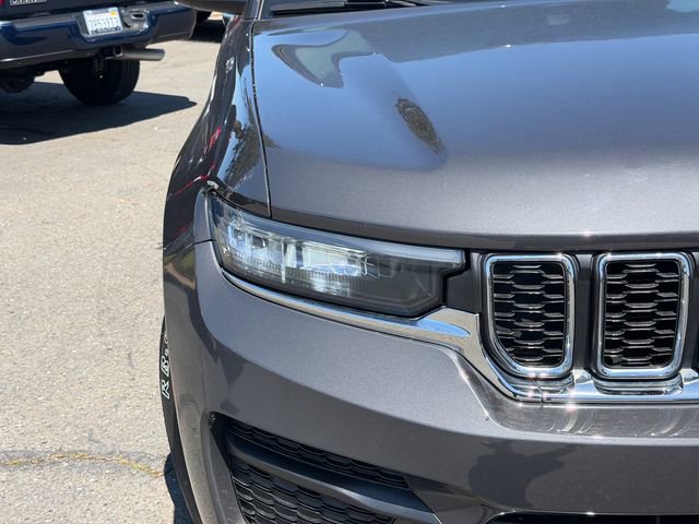 Used 2023 Jeep Grand Cherokee Laredo AWD/4WD image 5