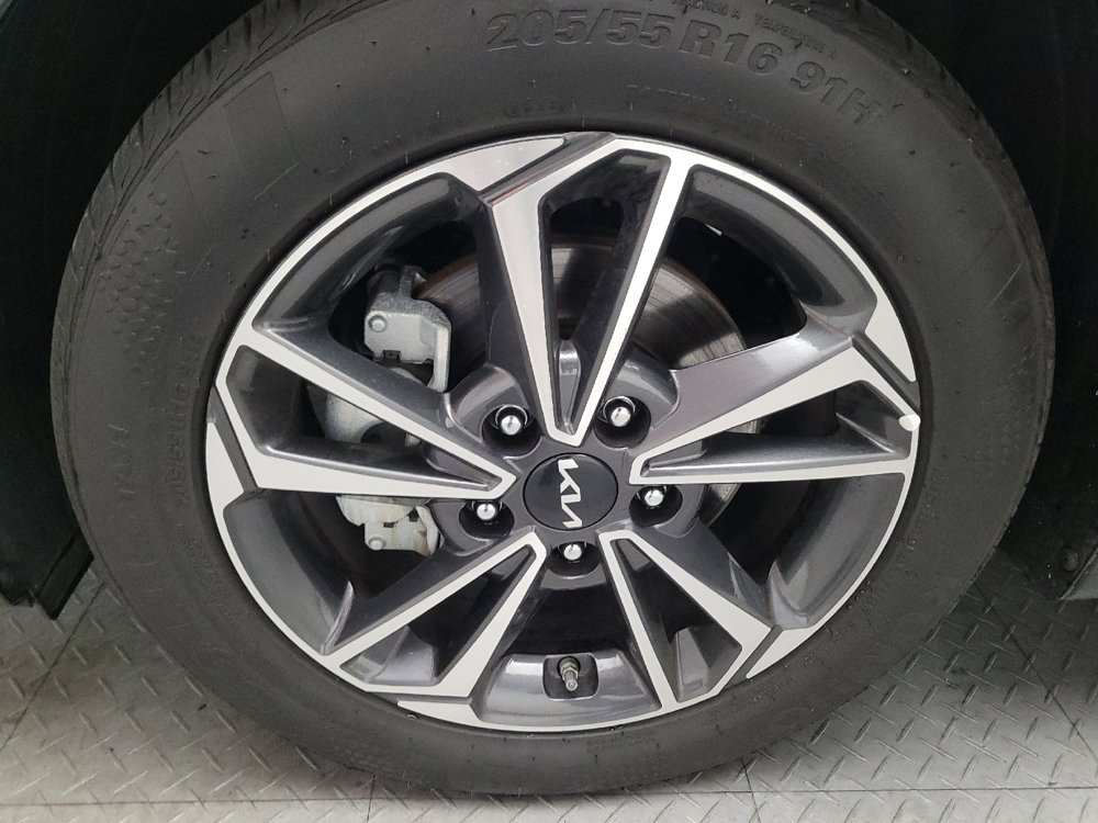 Used 2024 Kia Forte LXS w/ LXS Technology Package FWD image 31