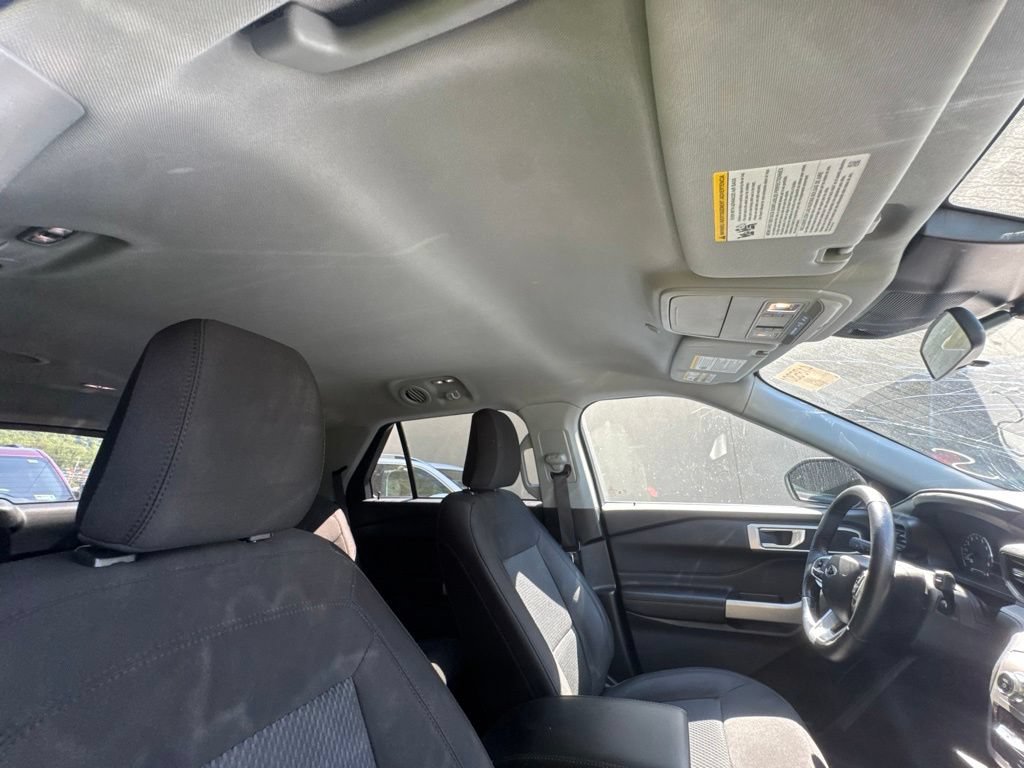 Used 2023 Ford Explorer XLT AWD/4WD image 16