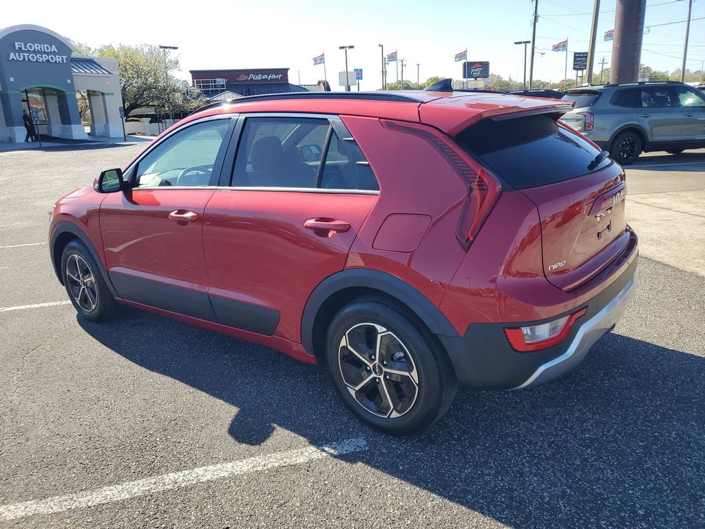 Used 2023 Kia Niro EX FWD image 3
