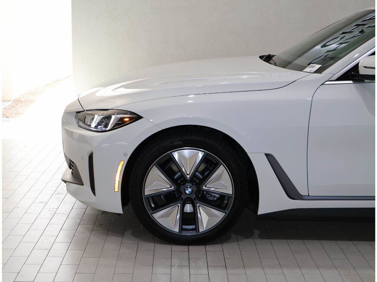 New 2026 BMW i4 eDrive40 w/ Parking Assistance Package RWD image 4