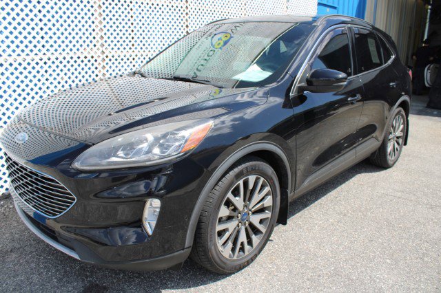 Used 2020 Ford Escape Titanium image 2