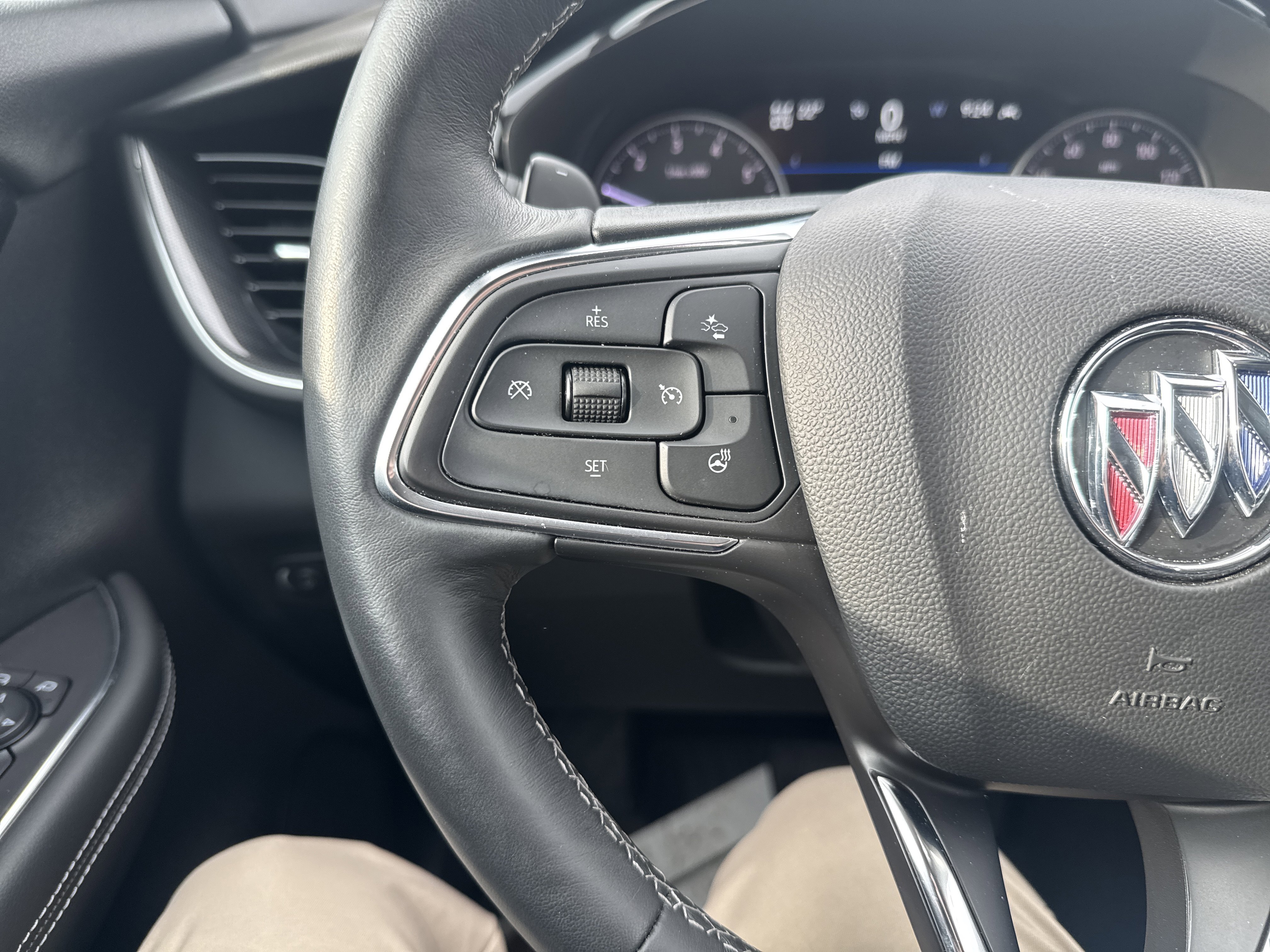 Used 2023 Buick Envision Essence image 18