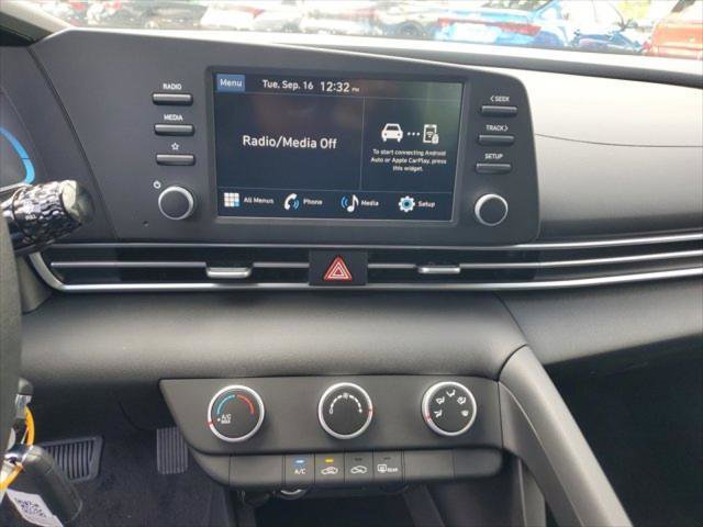 New 2025 Hyundai Elantra SE image 11