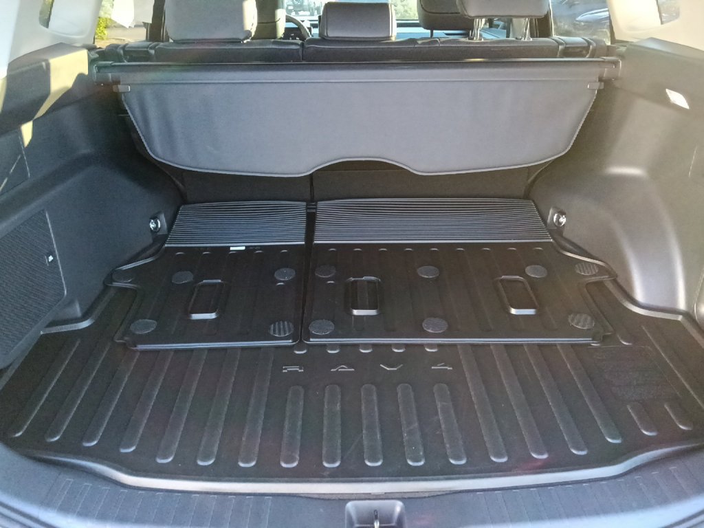 Used 2026 Toyota RAV4 Limited AWD/4WD image 28