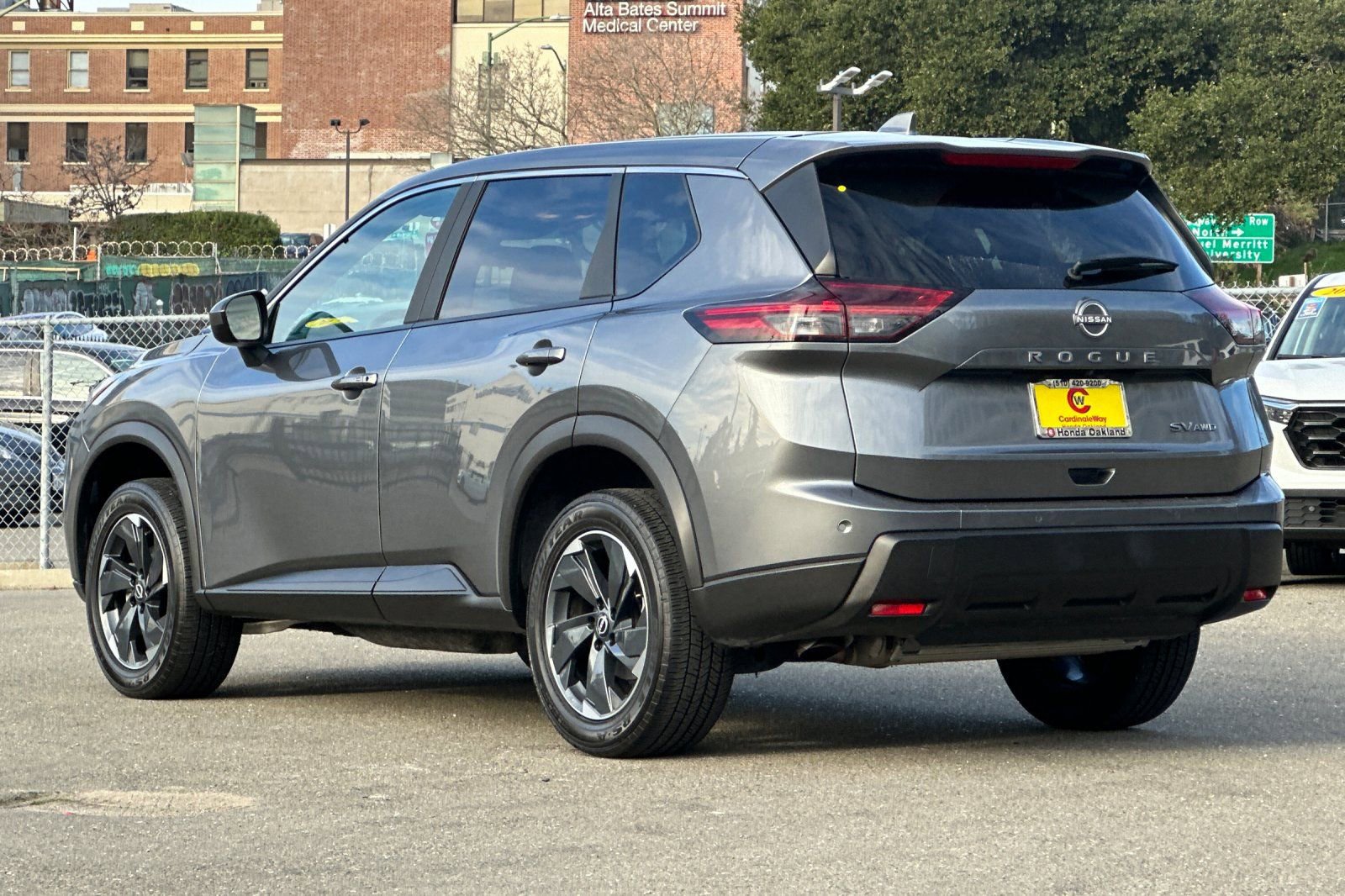 Used 2024 Nissan Rogue SV image 6