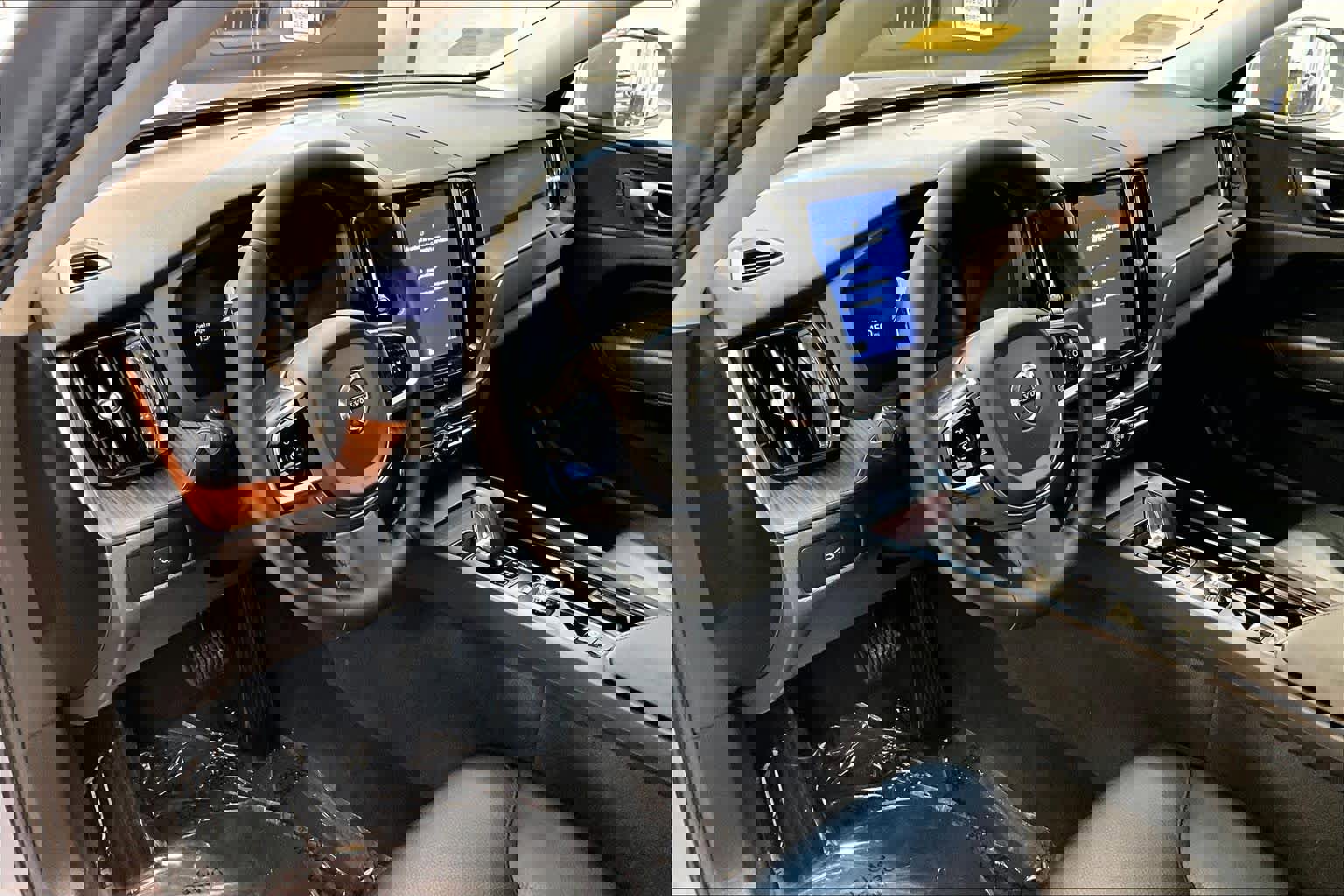 Used 2023 Volvo XC60 B5 Plus w/ Climate Package image 17