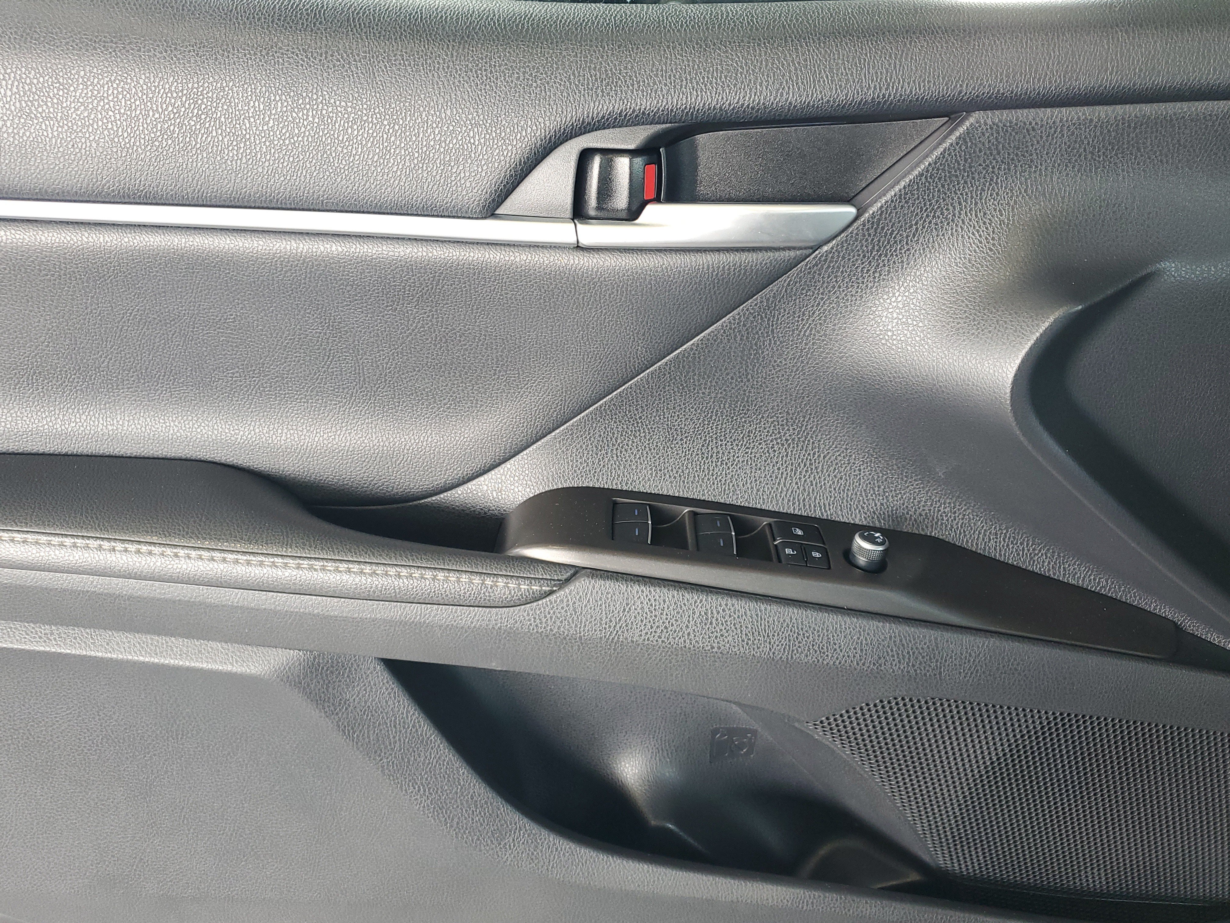 Used 2023 Toyota Camry XSE FWD image 14