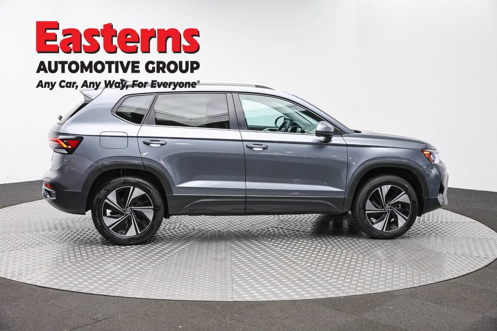 Used 2025 Volkswagen Taos SE AWD/4WD image 5