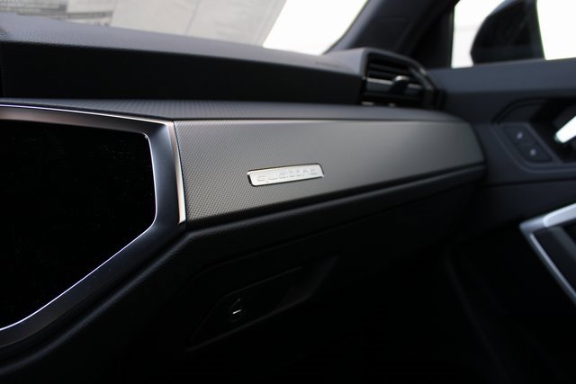 New 2025 Audi Q3 2.0T Premium image 9