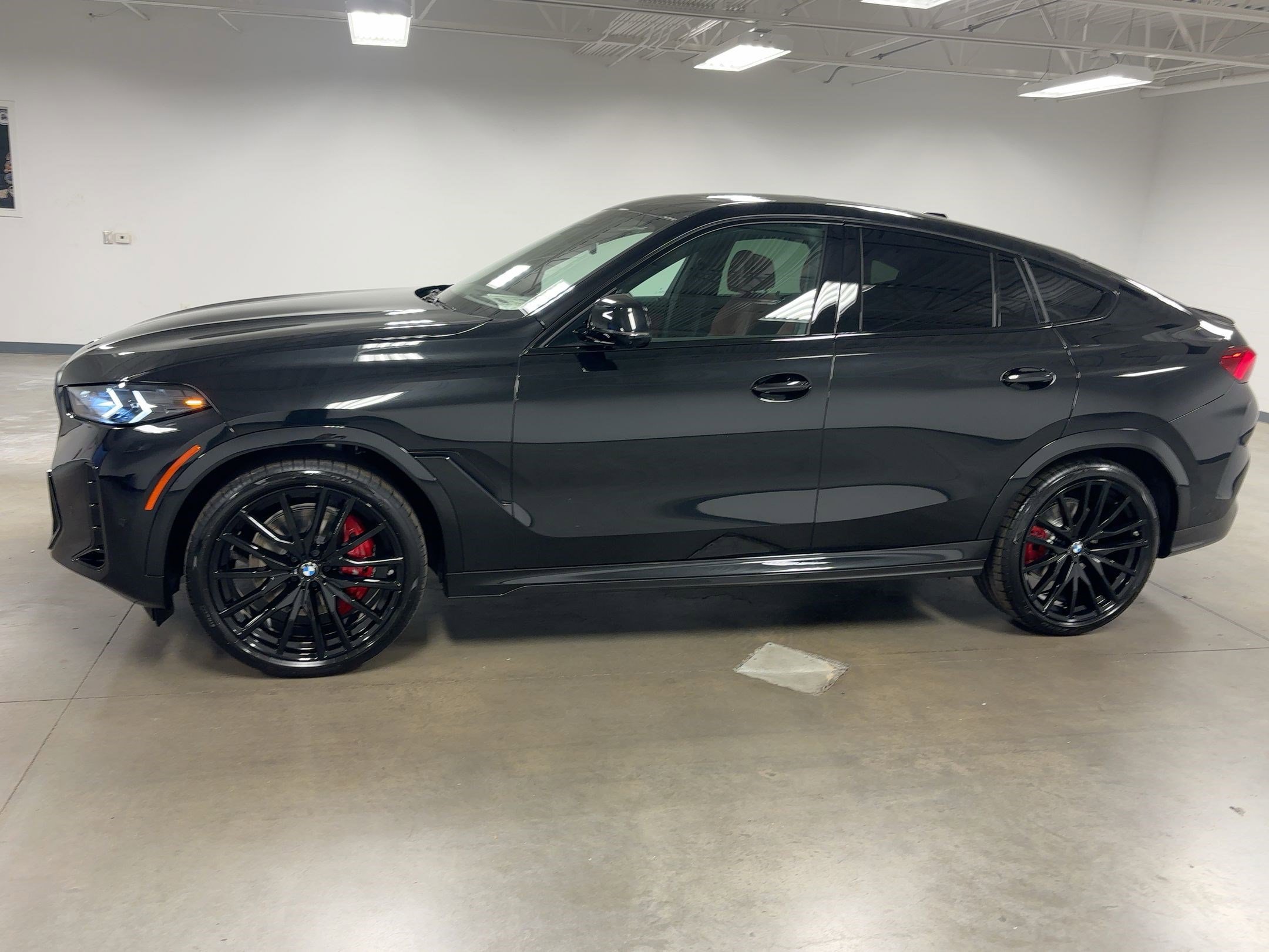 New 2026 BMW X6 xDrive40i w/ Executive Package image 2