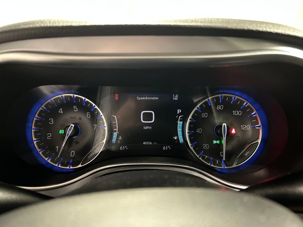 Used 2025 Chrysler Pacifica Limited FWD image 16