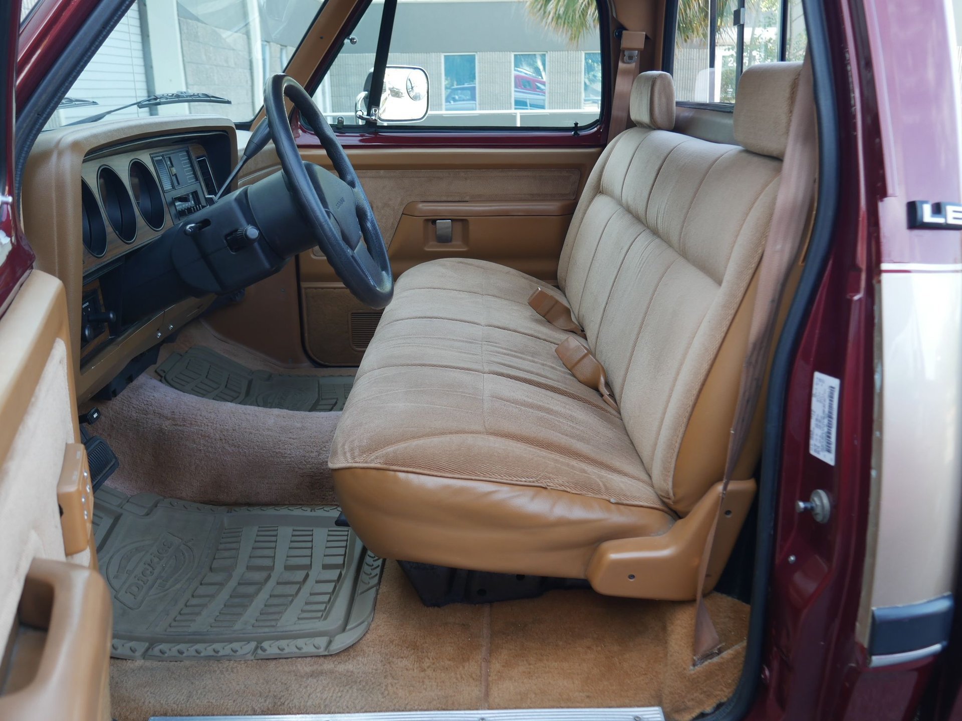 Used 1992 Dodge D/W Truck 150 RWD image 50