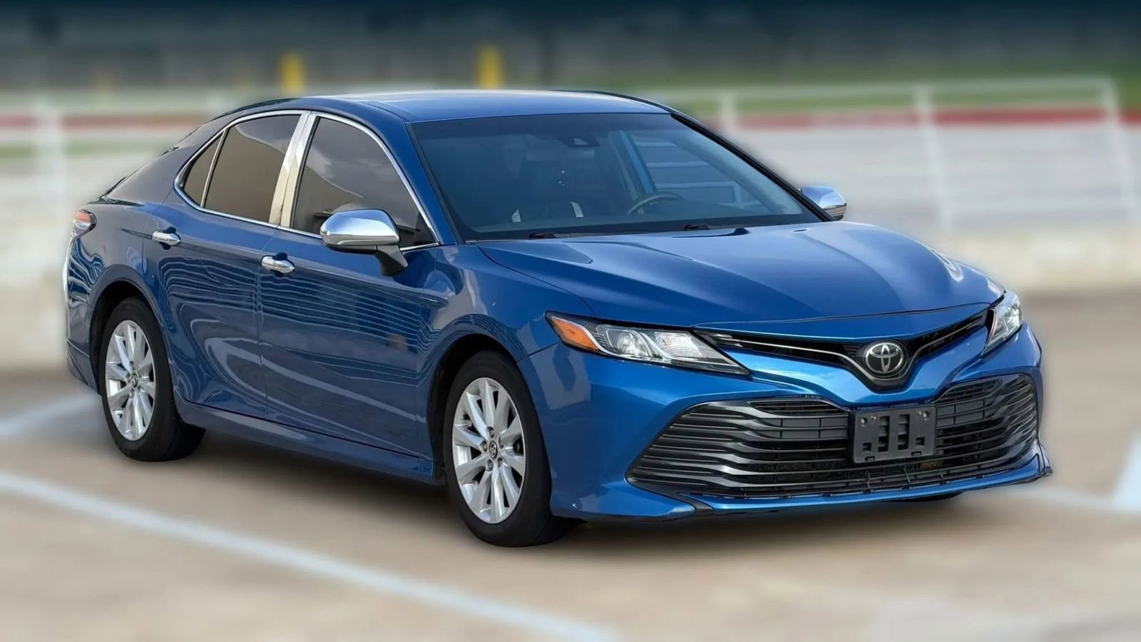 Used 2020 Toyota Camry LE FWD image 3