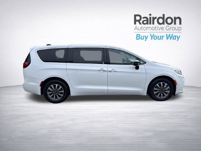Used 2024 Chrysler Pacifica Limited FWD image 8