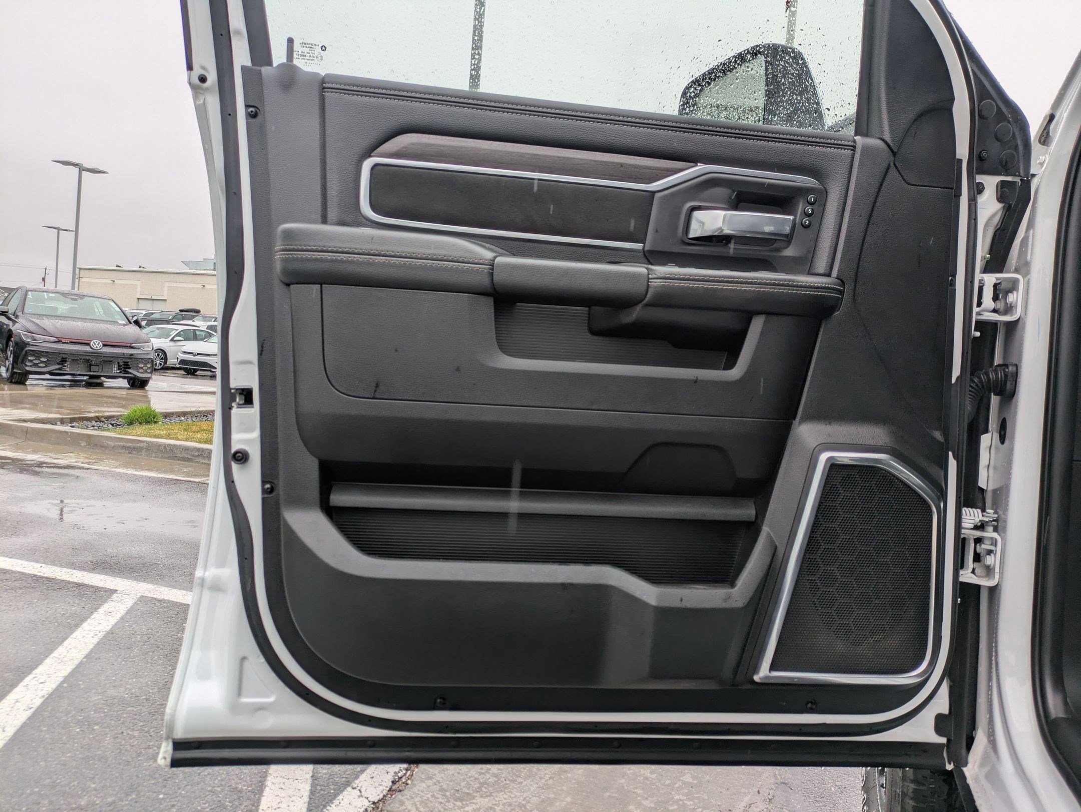 Used 2025 RAM 2500 Laramie AWD/4WD image 15