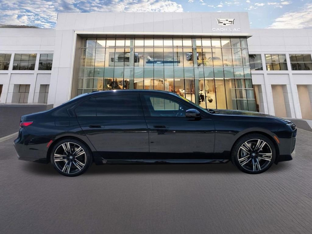 Used 2023 BMW 740i w/ Parking Assistance Package image 4