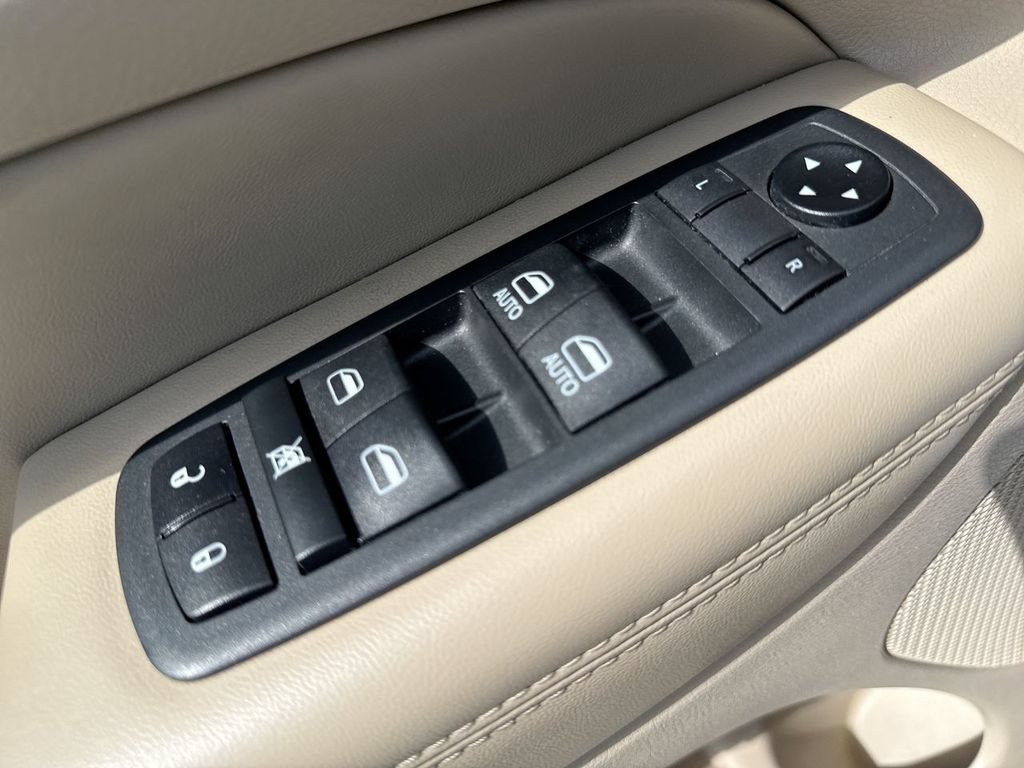 Used 2020 Jeep Grand Cherokee Limited w/ Premium Lighting Group AWD/4WD image 13